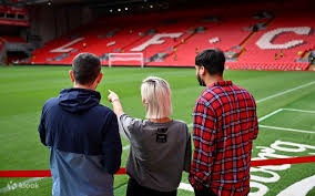 巴萨打造诺坎普助威看台但未邀请部分球迷组织，后者发文谴责